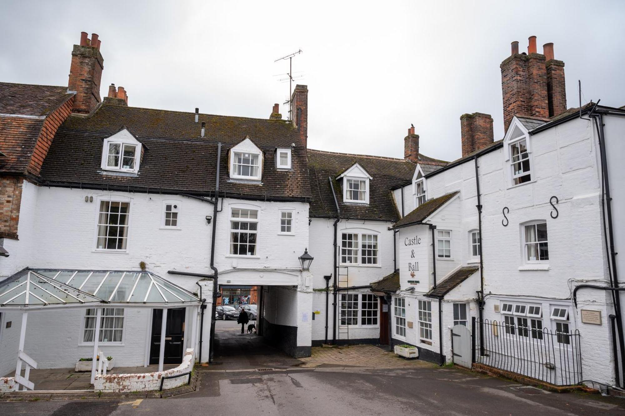 Castle And Ball By Greene King Inns Marlborough Exteriér fotografie