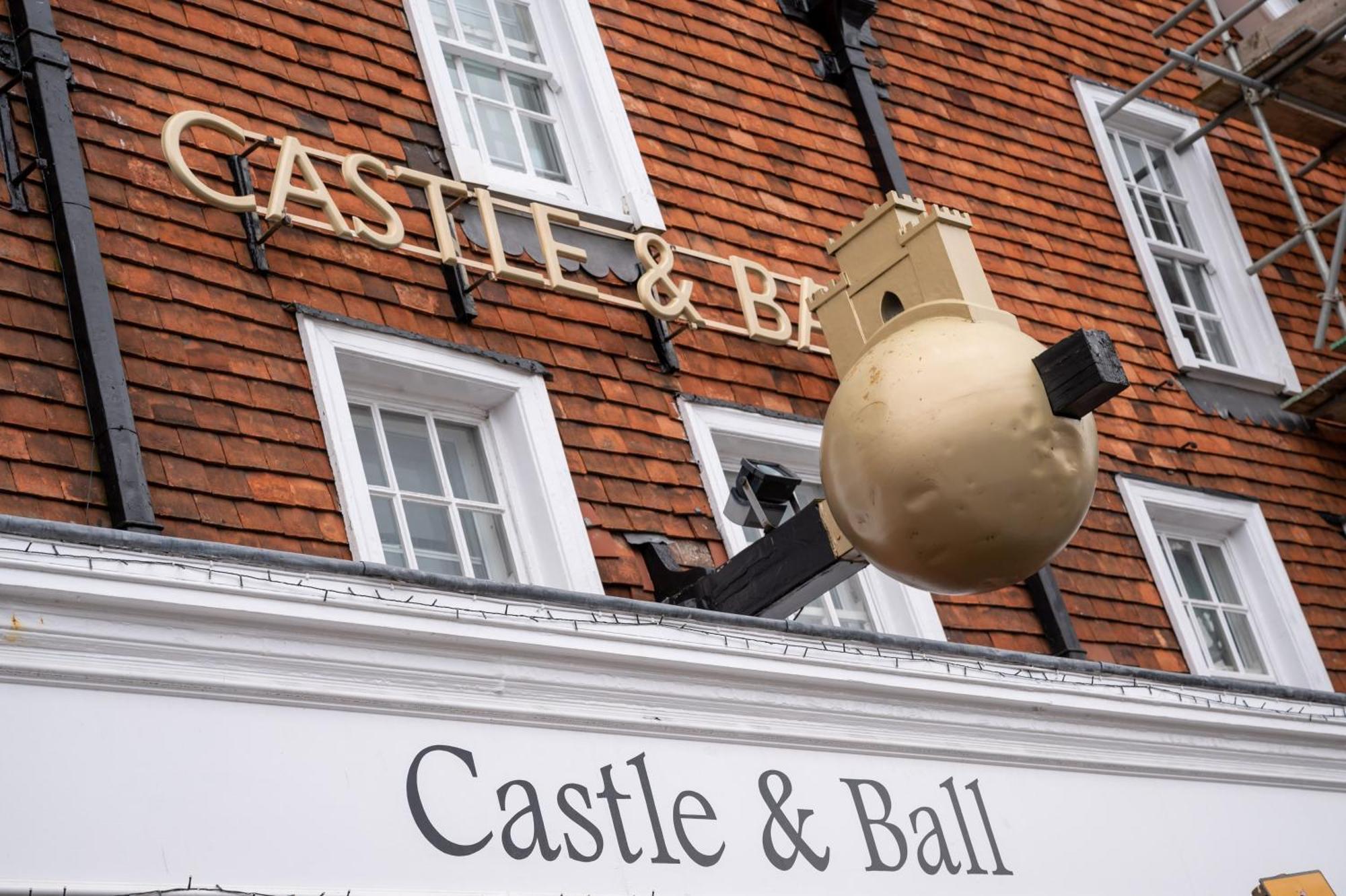 Castle And Ball By Greene King Inns Marlborough Exteriér fotografie